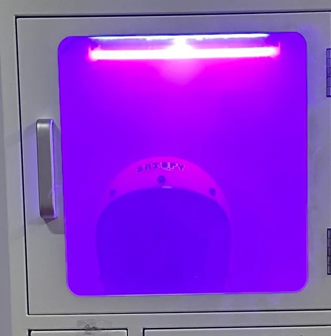 The sealed FreshLid cleaning chamber